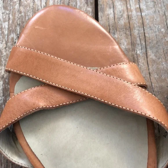 Talbots 100% genuine, leather tan sandal size 10 b - Picture 7 of 8